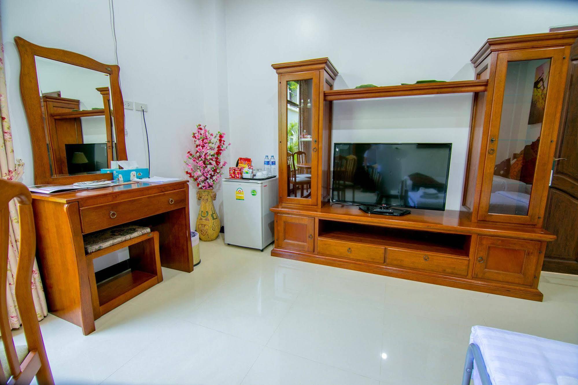 Palm Oasis Apartment Nai Harn Exterior photo